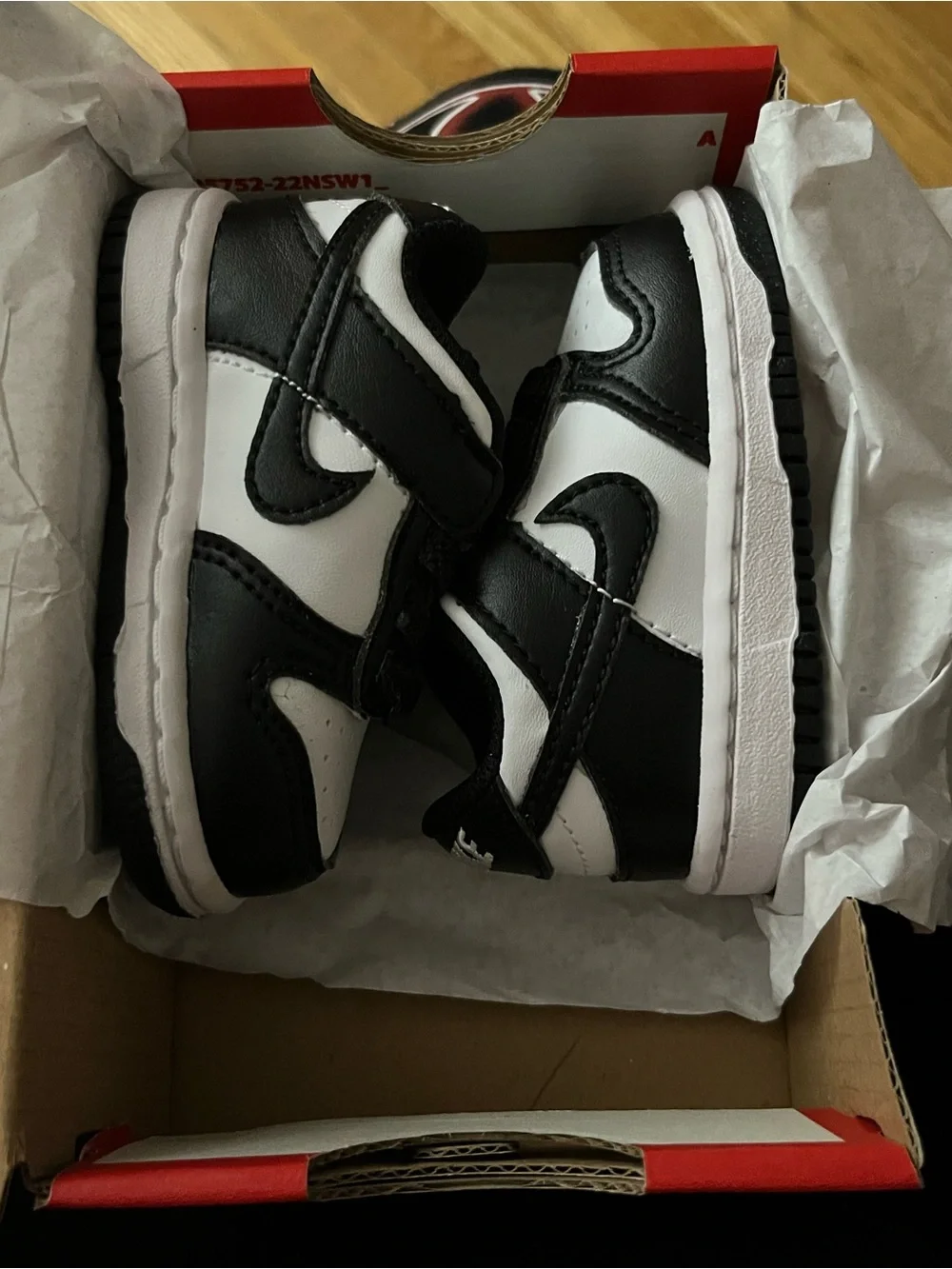 Nike Kids Black and White Hook-and-Loop Low-Top Sneakers